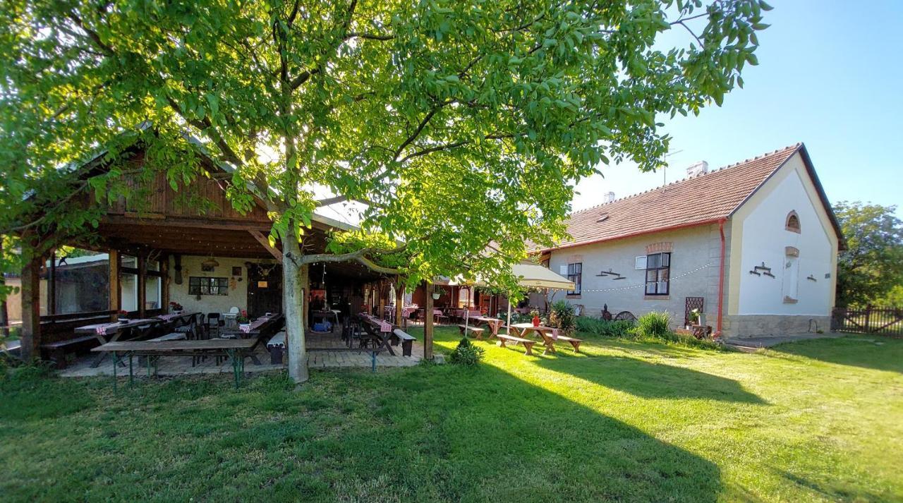 Kazmer Szallas - Gasthaus Varbalog Eksteriør bilde